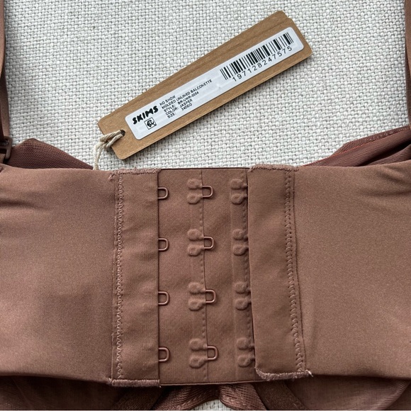 SKIMS No Show Unlined Balconette Bra - Picture 12 of 14